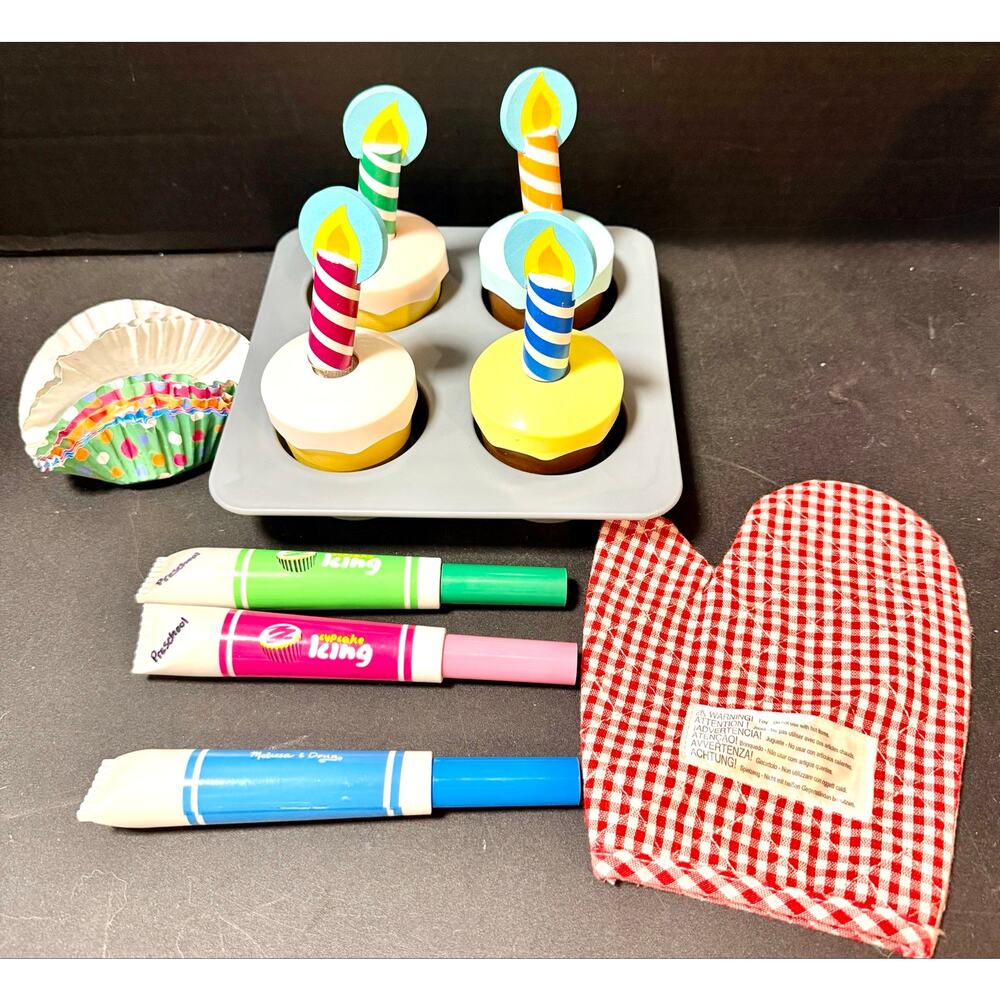 Melissa & Doug Bake and Decorate Wooden Cupcake Play Food Set